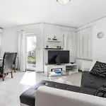 Διαμέρισμα 2 Bedroom Stunning In *