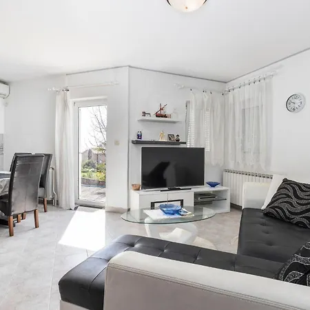 Διαμέρισμα 2 Bedroom Stunning In *